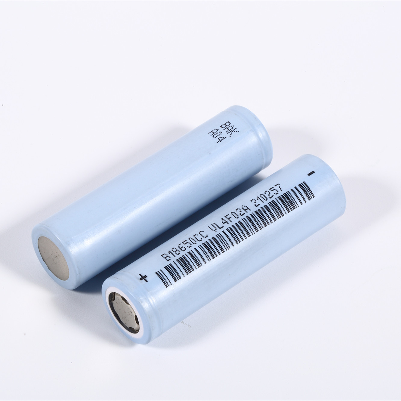 100 块蓝色 18650 电池用于电池组
